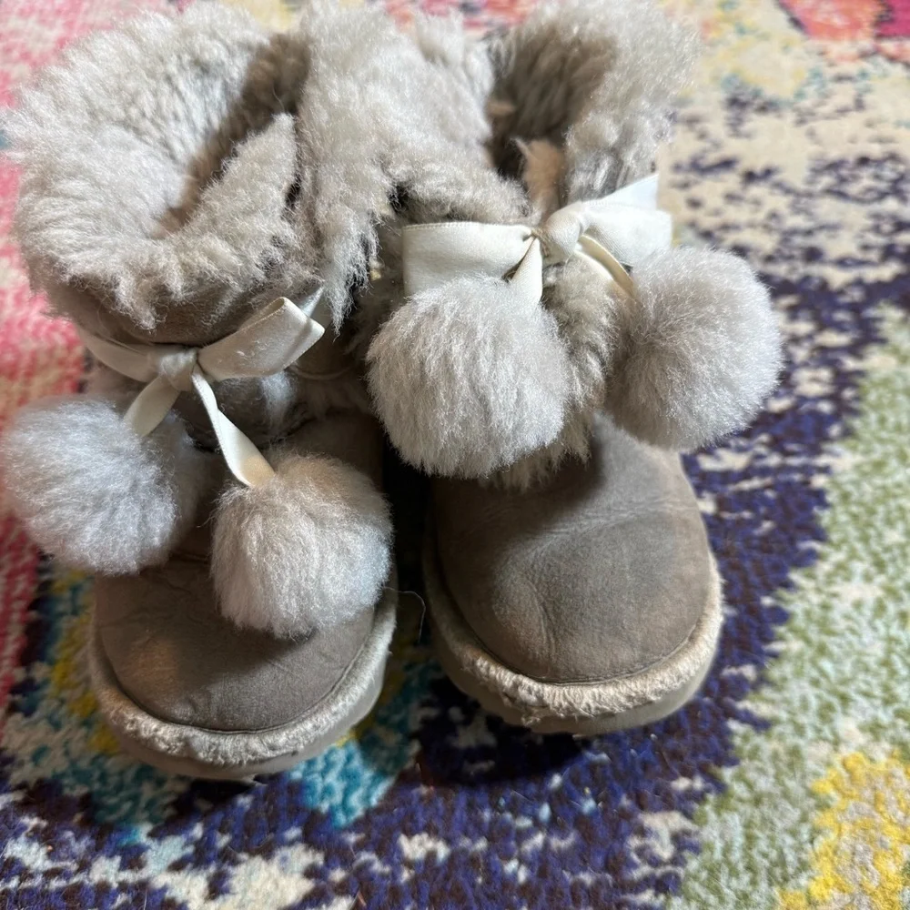 Ugg Cozy Gray Suede Boots with Fur Trim toddler 9